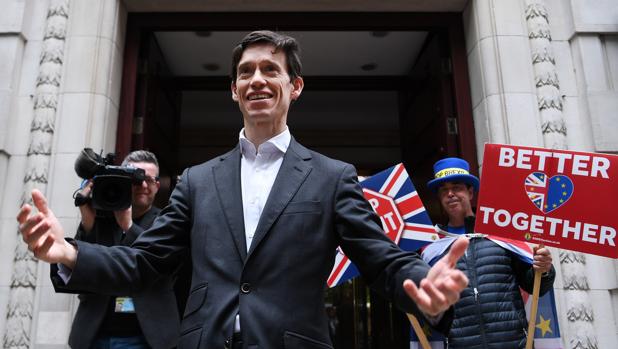 Rory Stewart, único candidato que rechaza el Brexit sin acuerdo, se cae de la carrera por suceder a Theresa May