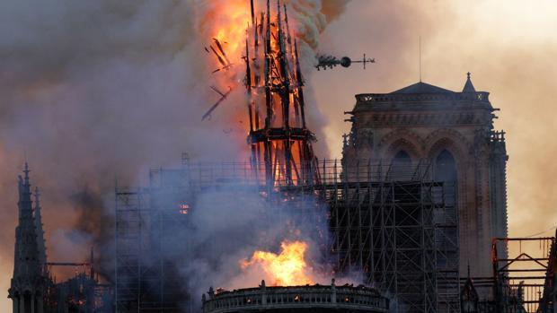 «La laicidad explica la complicada relación de Francia con edificios religiosos como Notre Dame»