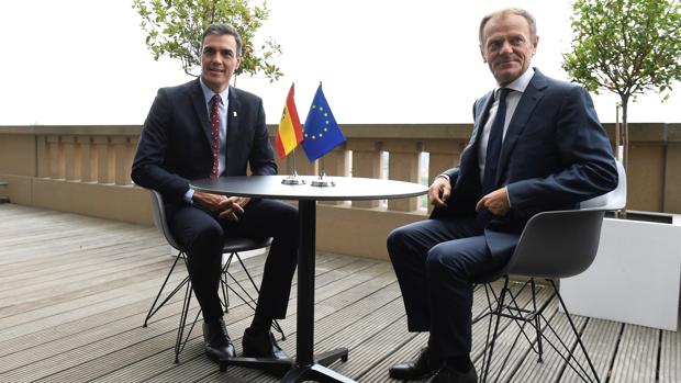 El PPE se rebela contra Merkel por aceptar las maniobras de Sánchez