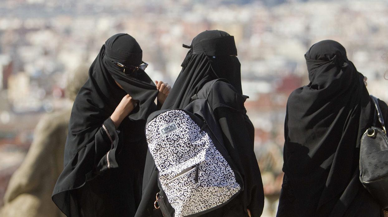 Túnez prohíbe llevar el niqab en los edificios públicos