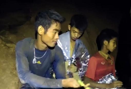 Imagen de Ekapol Chantawong, el entrenador que llevó a los niños a la cueva de Tham Luang en Tailandia