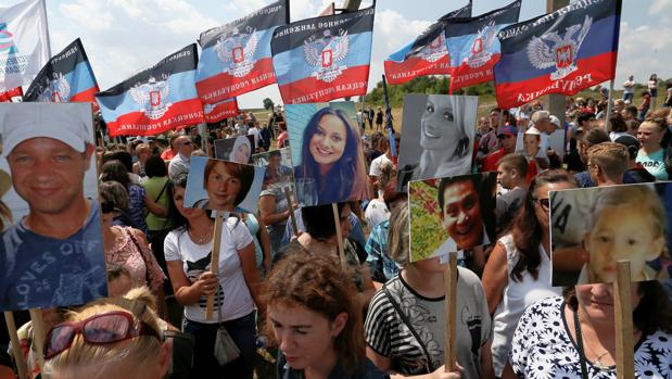 Los familiares de las víctimas del avión derribado en Ucrania hace cinco años exigen justicia a Rusia