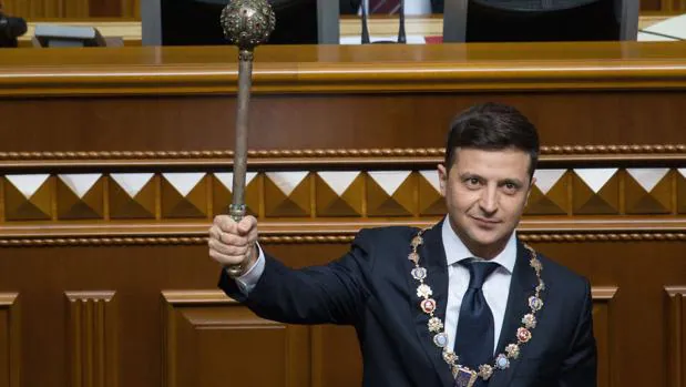 El partido del cómico Zelenski logra la mayoría absoluta en el Parlamento ucraniano