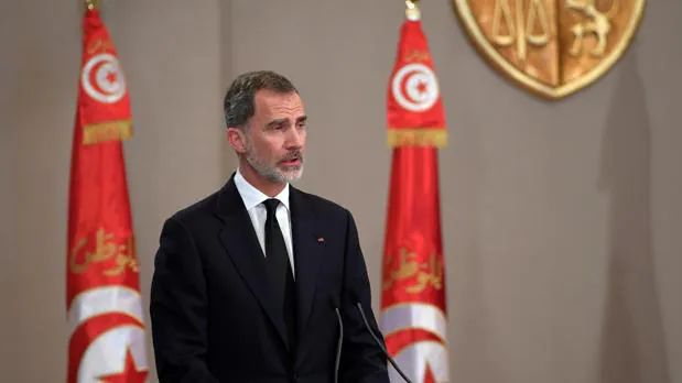 Felipe VI expresa su solidaridad al pueblo tunecino durante su asistencia al funeral por su presidente