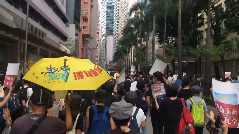 Hong Kong vuelve a echarse a las calles y extiende la crisis política con China