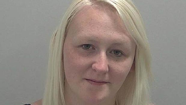 Condenan a una mujer británica que mató a sus hijas pequeñas por «interponerse» en su vida sexual