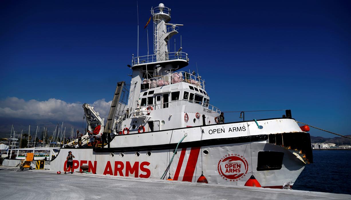 El buque de la ONG española Proactiva Open Arms en el puerto de Motril