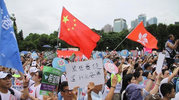 China inflama el nacionalismo contra las protestas de Hong Kong