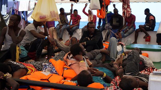 Comienza el desembarco de los menores no acompañados del Open Arms