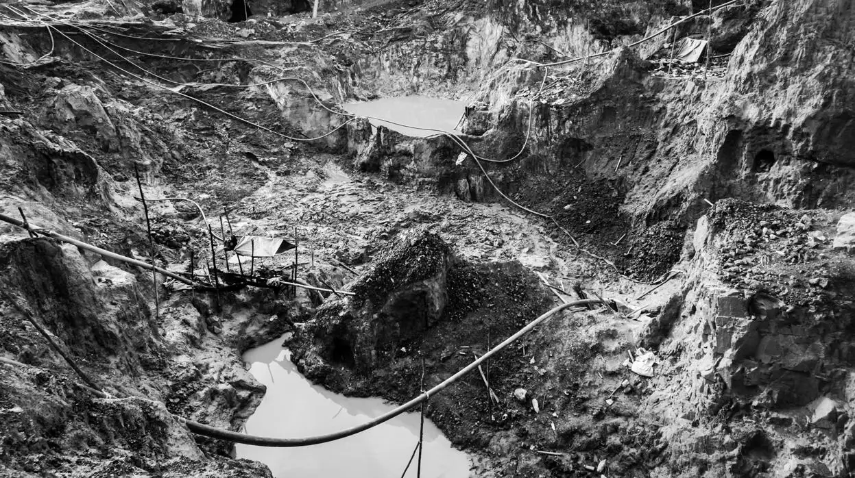Panoramica de devastación y contaminación en una mina del estado Bolívar en las cercanías del rio Cuyuní