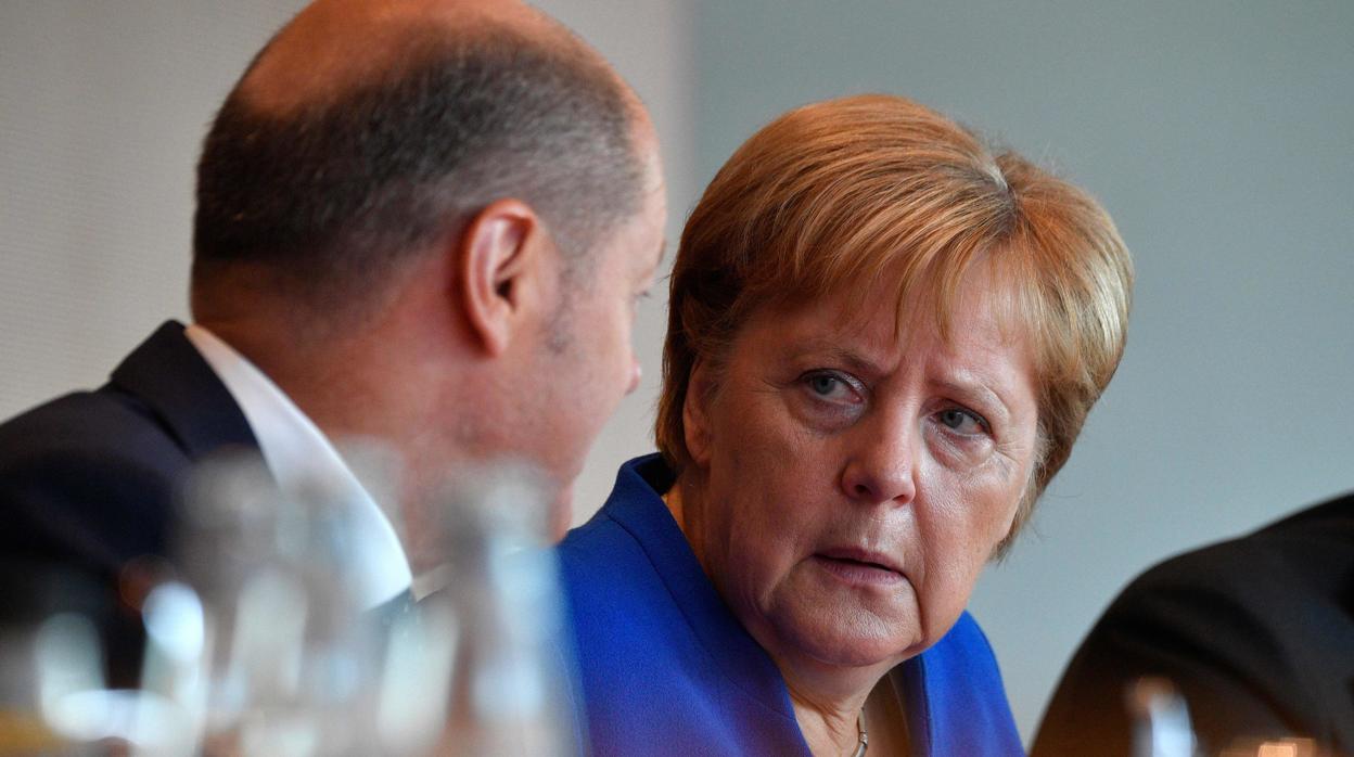 Merkel se reúne con Johnson en Berlín al borde de la ruptura de Reino Unido con la UE