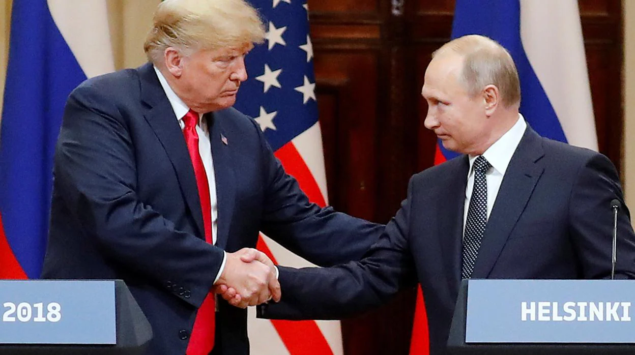 Donald Trump y Vladímir Putin en la cumbre bilateral de 2018 en Helsinki