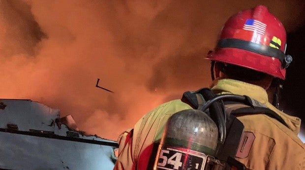 Al menos 34 desaparecidos en el incendio de un barco en California
