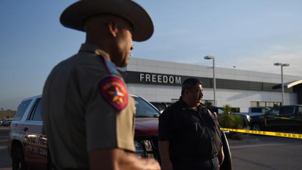 Texas relaja aún más el control de armas pese a los tiroteos