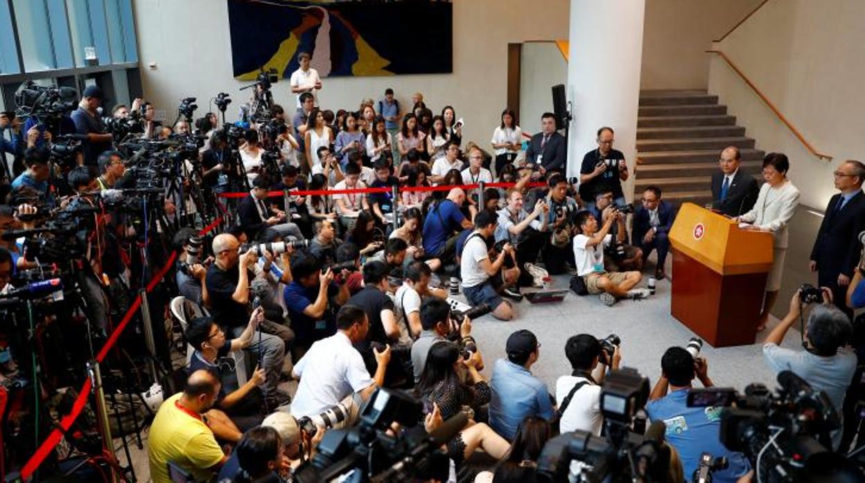 La jefa ejecutiva del Gobierno de Hong Kong, Carrie Lam, comparece ante la prensa