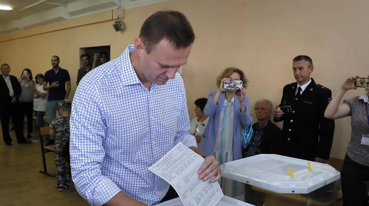El opositor, Alexei Navalny votando en las elecciones locales y regionales en Moscú