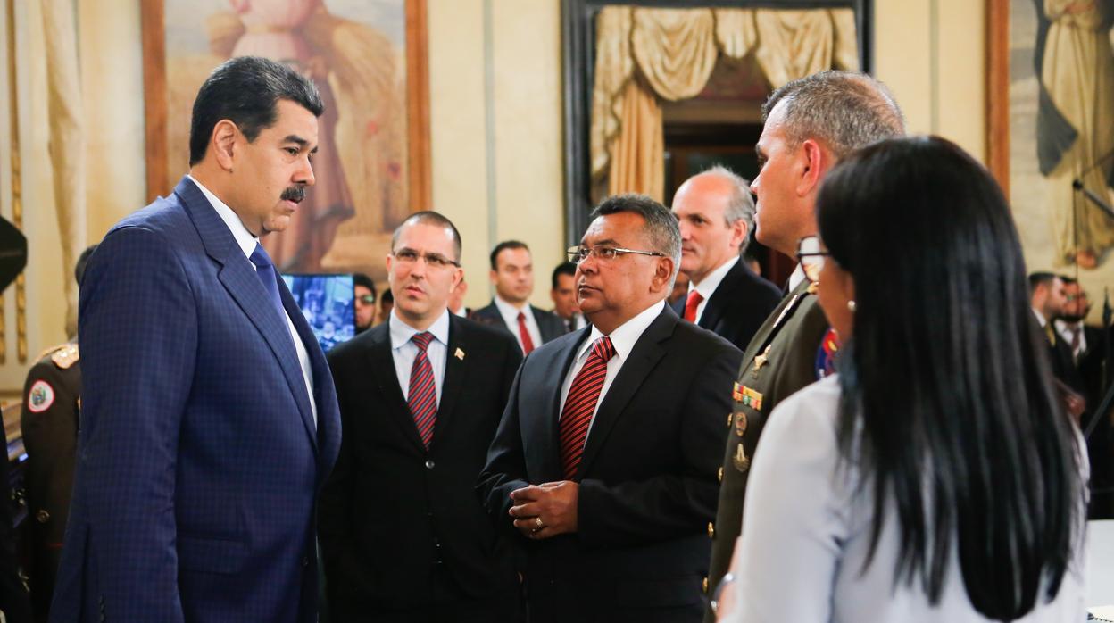 Nicolás Maduro, reunido este domingo con altos funcionarios del gobierno