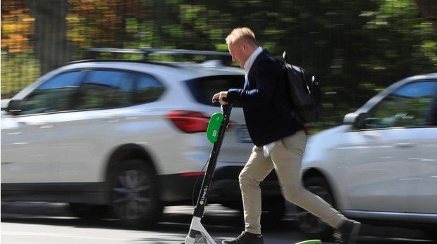 Un patinete eléctrico provoca un incendio en Múnich y deja diez intoxicados