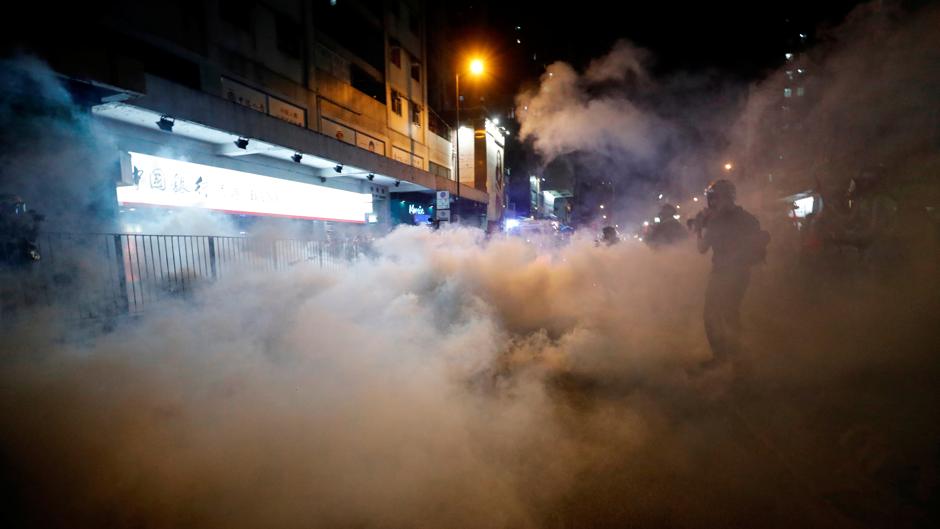 Nuevos disturbios entre Policía y manifestantes en Hong Kong