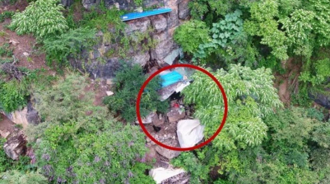 Un dron halla escondido en una cueva a un hombre que llevaba huido 17 años en China