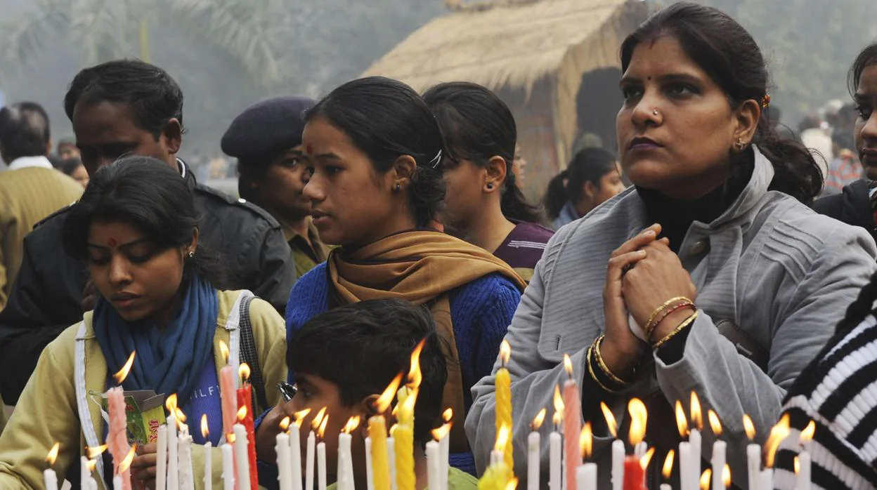 Imagen de archivo de cristianos rezando en la India