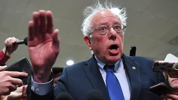 El candidato demócrata Bernie Sanders, hospitalizado tras sufrir dolores en el pecho durante la campaña