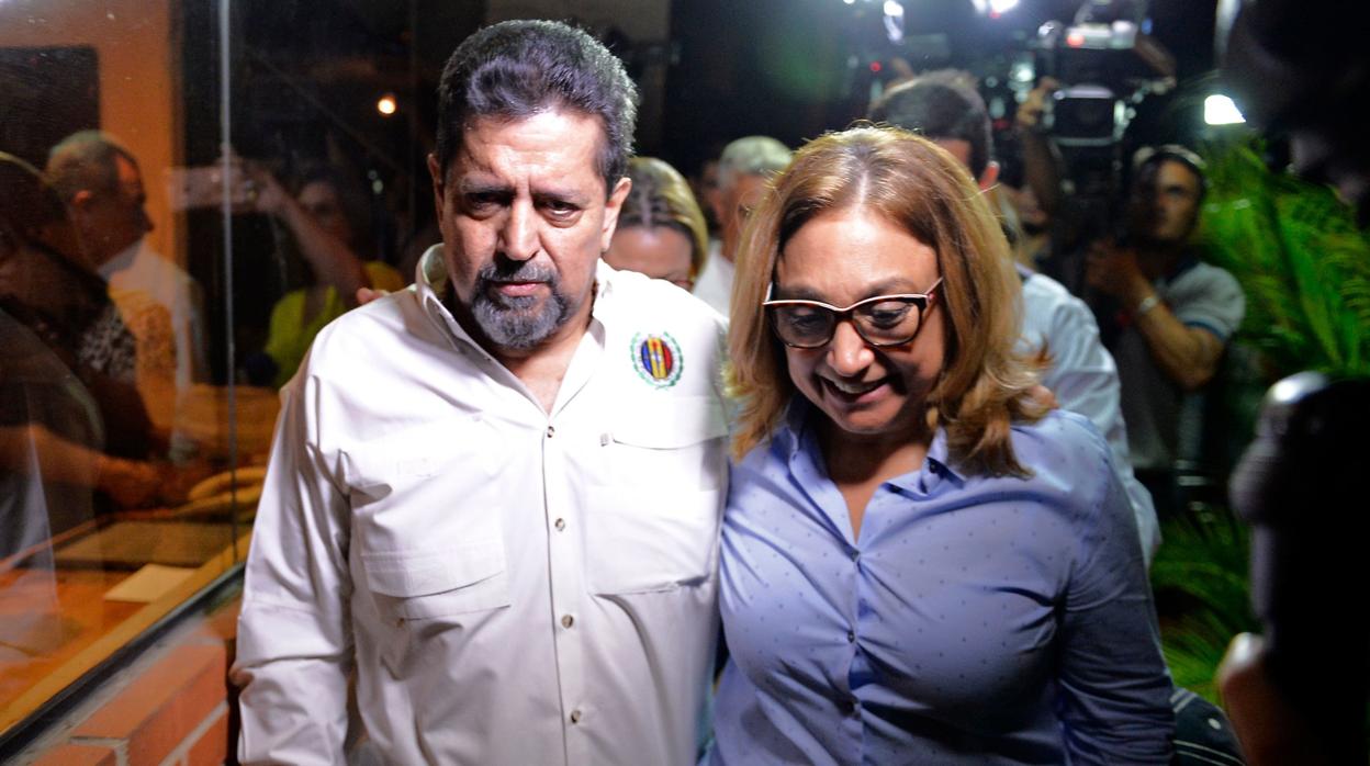 Zambrano con su mujer el día que fue liberado