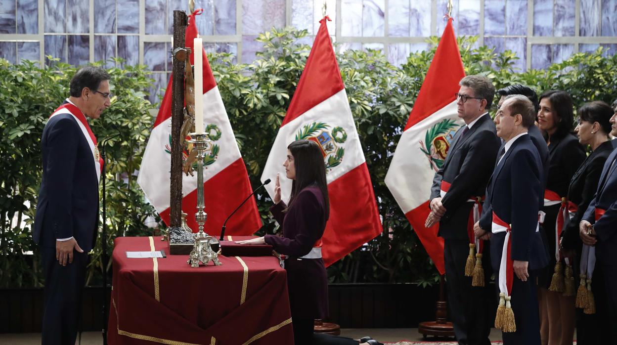 El presidente Vizcarra toma juramento a su nuevo gabinete de ministros