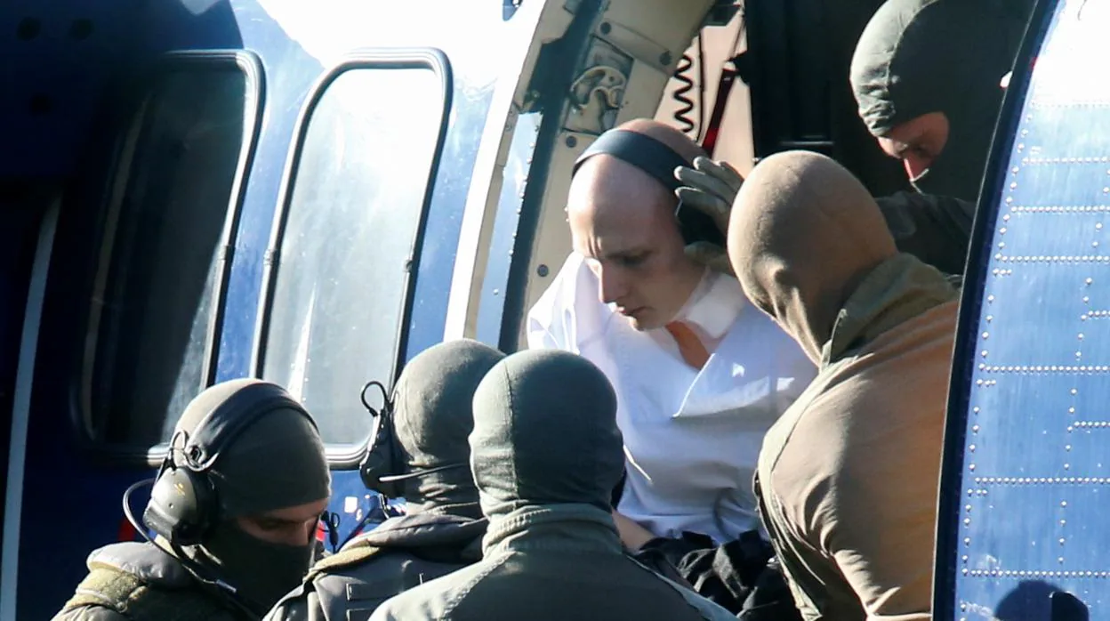 El presunto asesino antisemita de Hale -Alemnania- fue trasladado ayer en helicóptero a la Corte Suprema de Karlsruhe