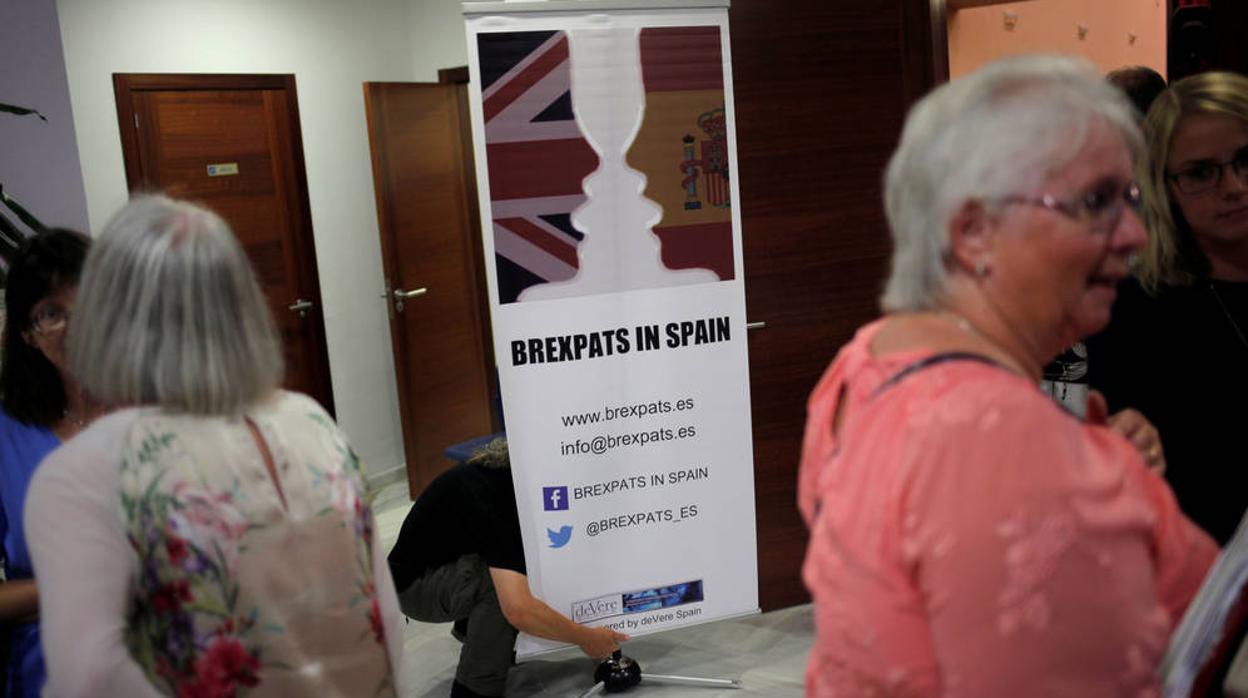 Británicos de La Cala de Mijas se informan de Brexpats in Spain