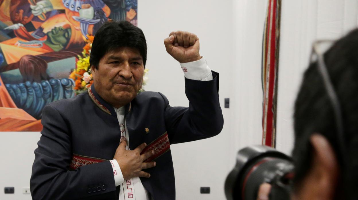 Evo Morales después de una rueda de prensa en La Paz