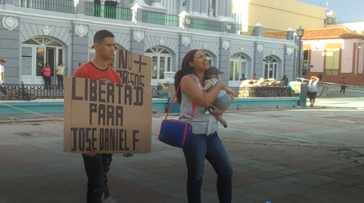 La familia de José Daniel Ferrer, pidiendo su libertad