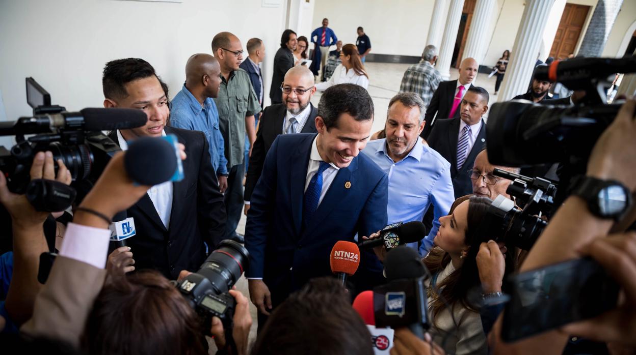 Juan Guaido, este martes con periodistas en el Palacio Federal Legislativo