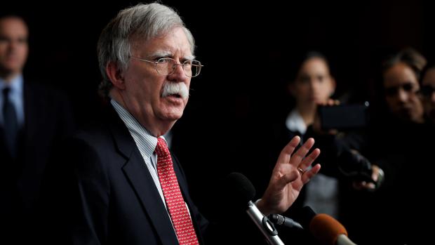 Los demócratas citan a John Bolton a testificar contra Trump en el «impeachment»