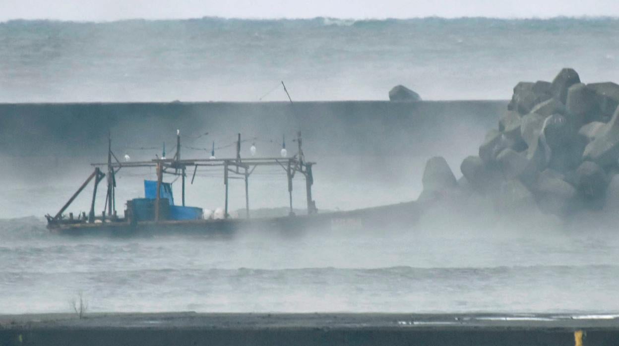 Uno de los «barcos fantasma» con cadáveres a bordo que llegaron a Japón en 2017