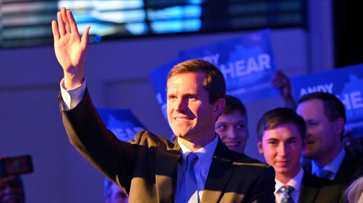 Andy Beshear, fiscal general de Kentucky y candidato a gobernador, tras las elecciones