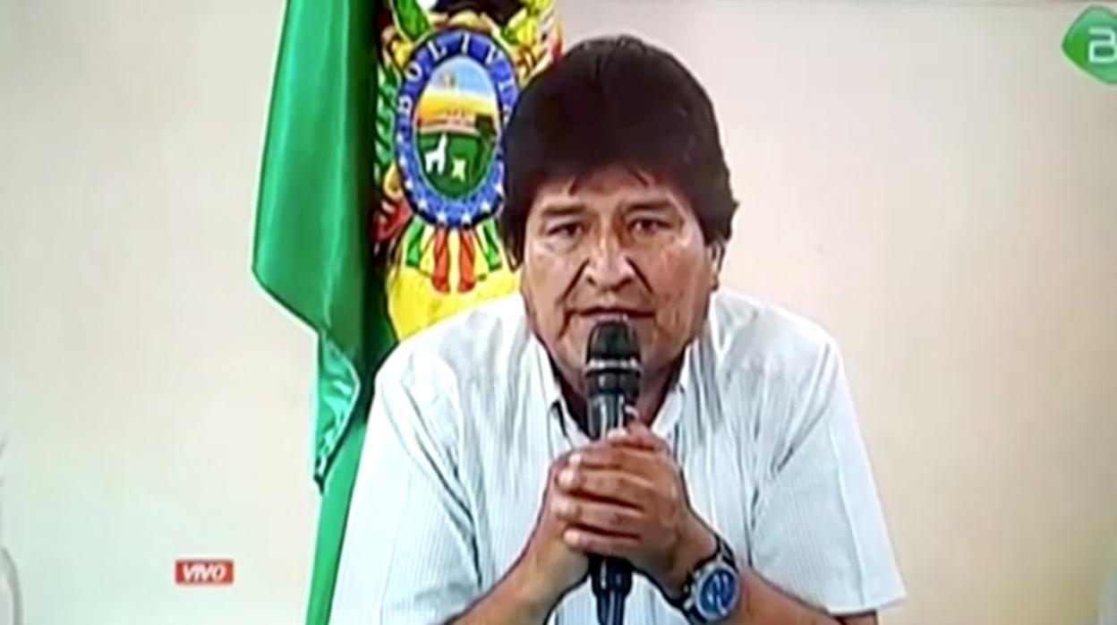 Evo Morales ayer durante la transmisión televisada de su renuncia a la presidencia
