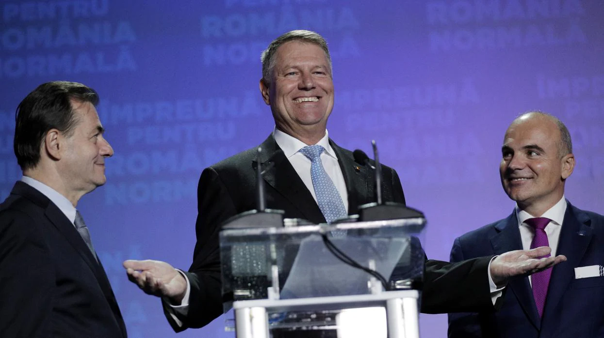 El conservador Iohannis gana la primera vuelta de las elecciones en Rumanía
