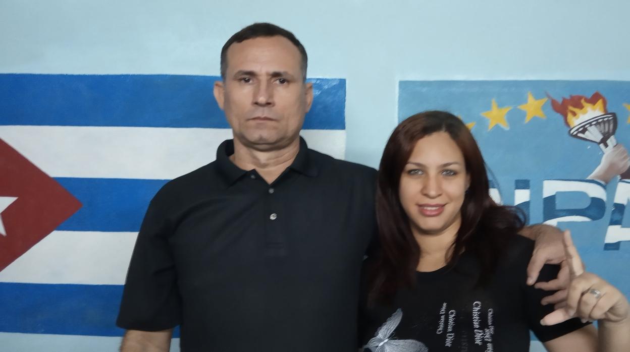 Nelva Ortega con su marido y disidente cubano, José Daniel Ferrer, en una imagen de archivo