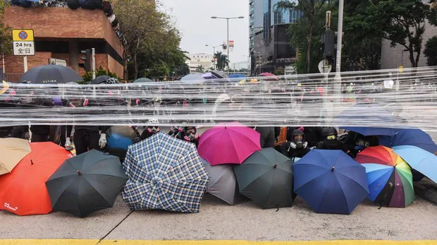 Muere un barrendero de 70 años en las protestas de Hong Kong mientras sigue la violencia