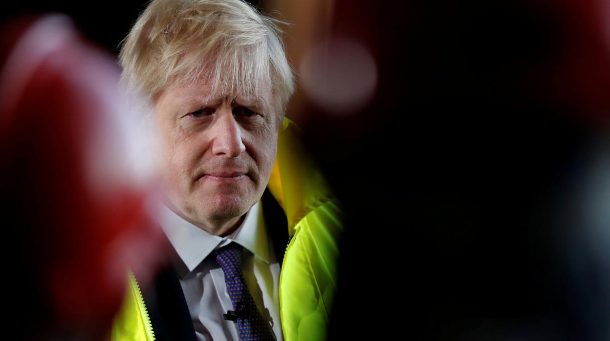 Boris Johnson promete bajar los impuestos a los trabajadores