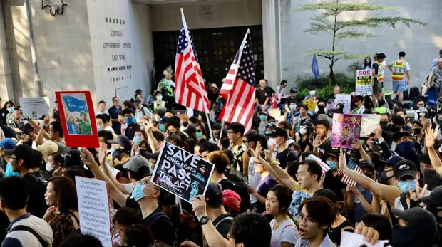 El Senado de EE.UU. pide revisar el trato comercial preferente con Hong Kong si China le quita libertades
