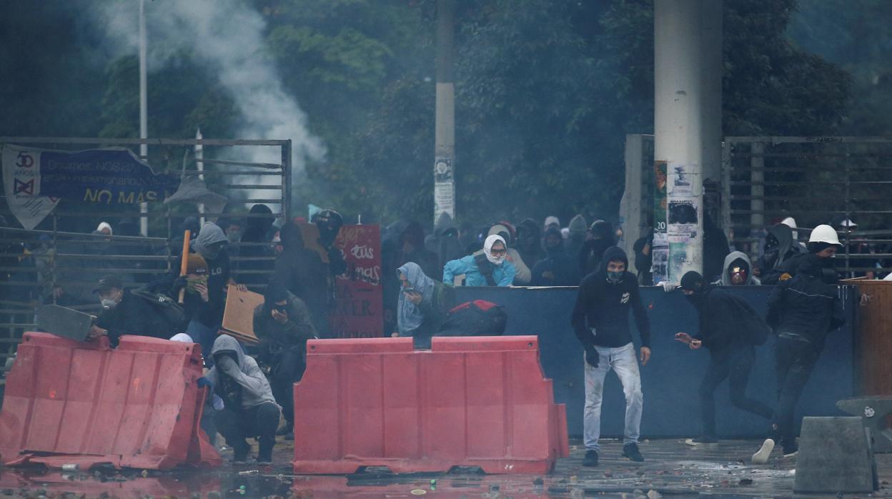 Batalla campal en la Plaza de Bolívar de Bogotá