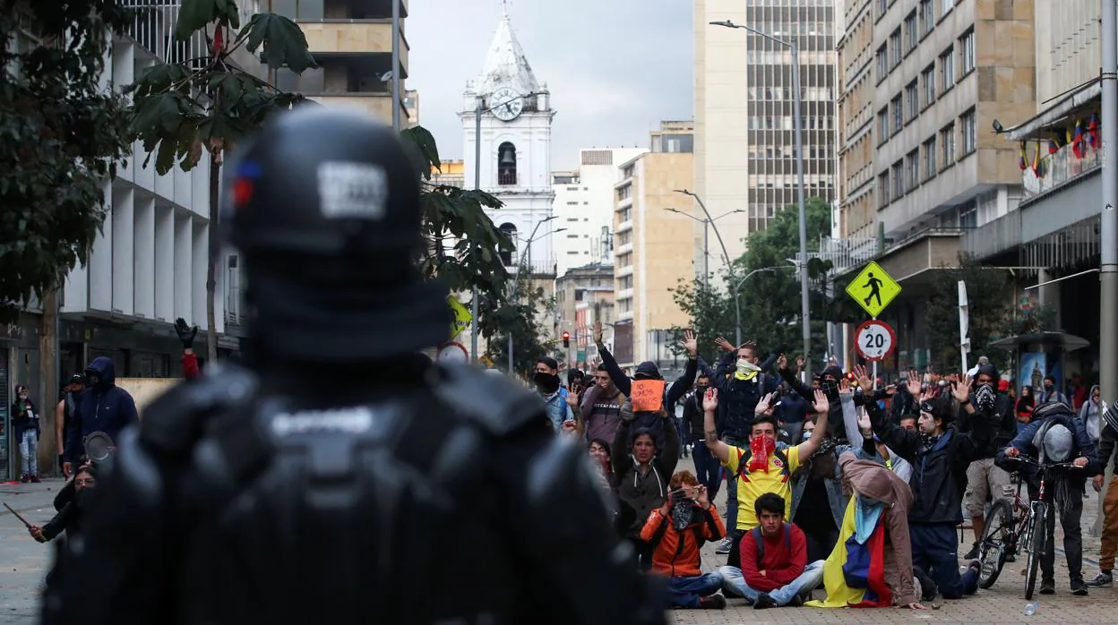 La violencia sigue en Colombia mientras Iván Duque anuncia una gran «conversación nacional»