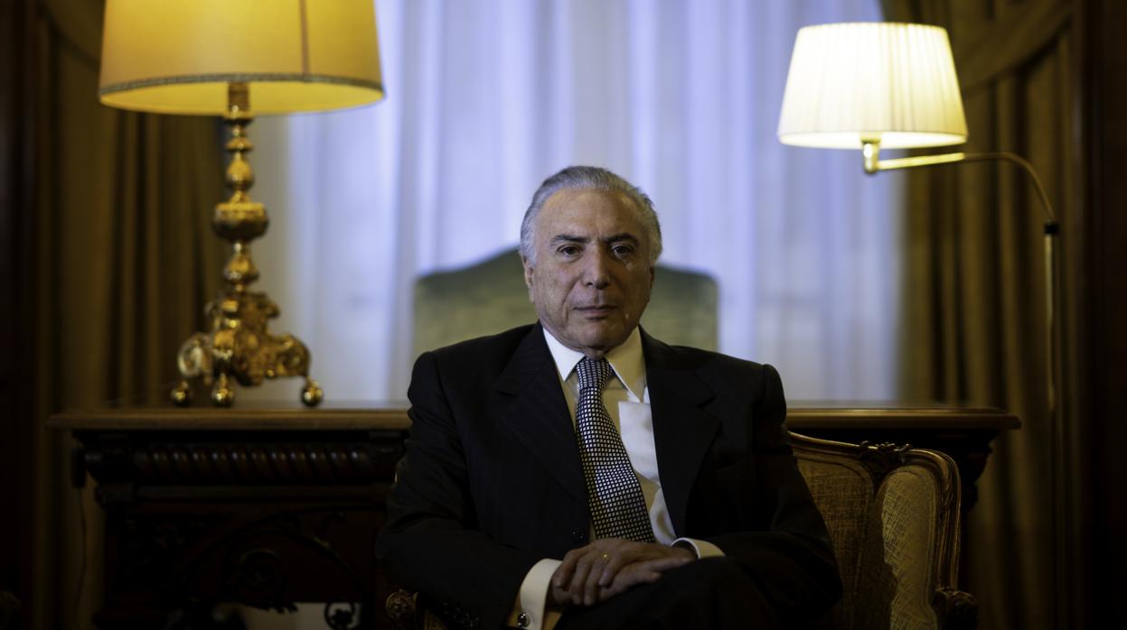 Michel Temer durante la entrevista en la residencia del embajador de Brasil en Madrid