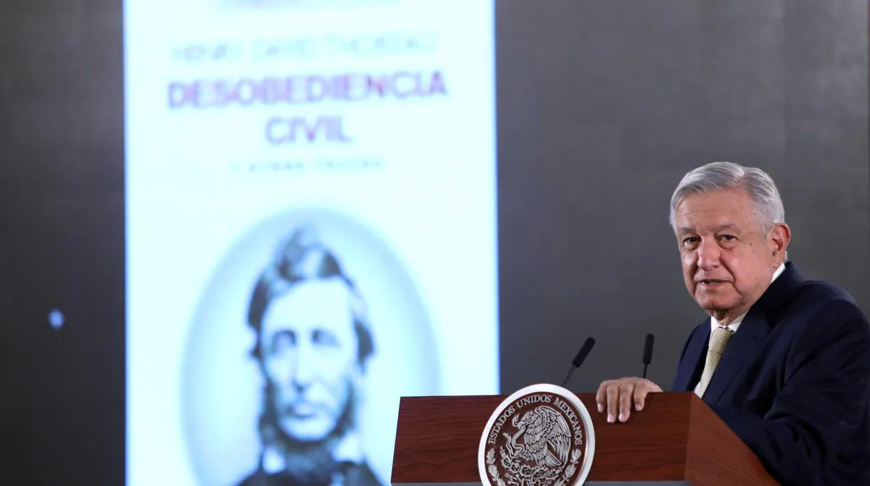 El presidente de México Andrés Manuel López Obrador participa este viernes en su conferencia matutina, en Ciudad de México (México)