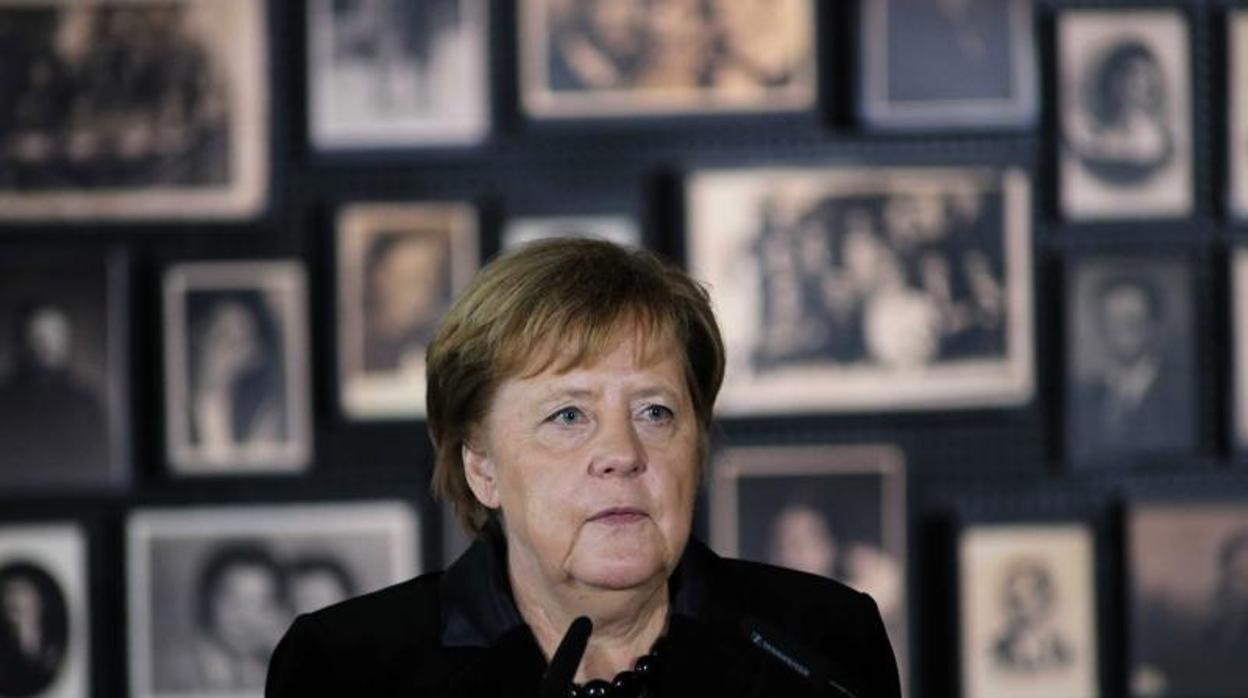 Merkel declara la memoria de Auschwitz como «indisociable de la identidad nacional alemana»