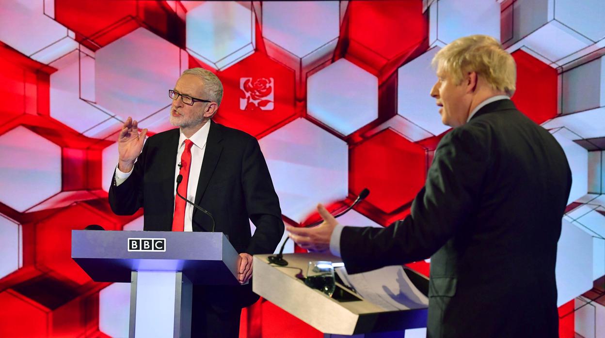 jeremy Corbyn y Boris Johnson en el debate televisado