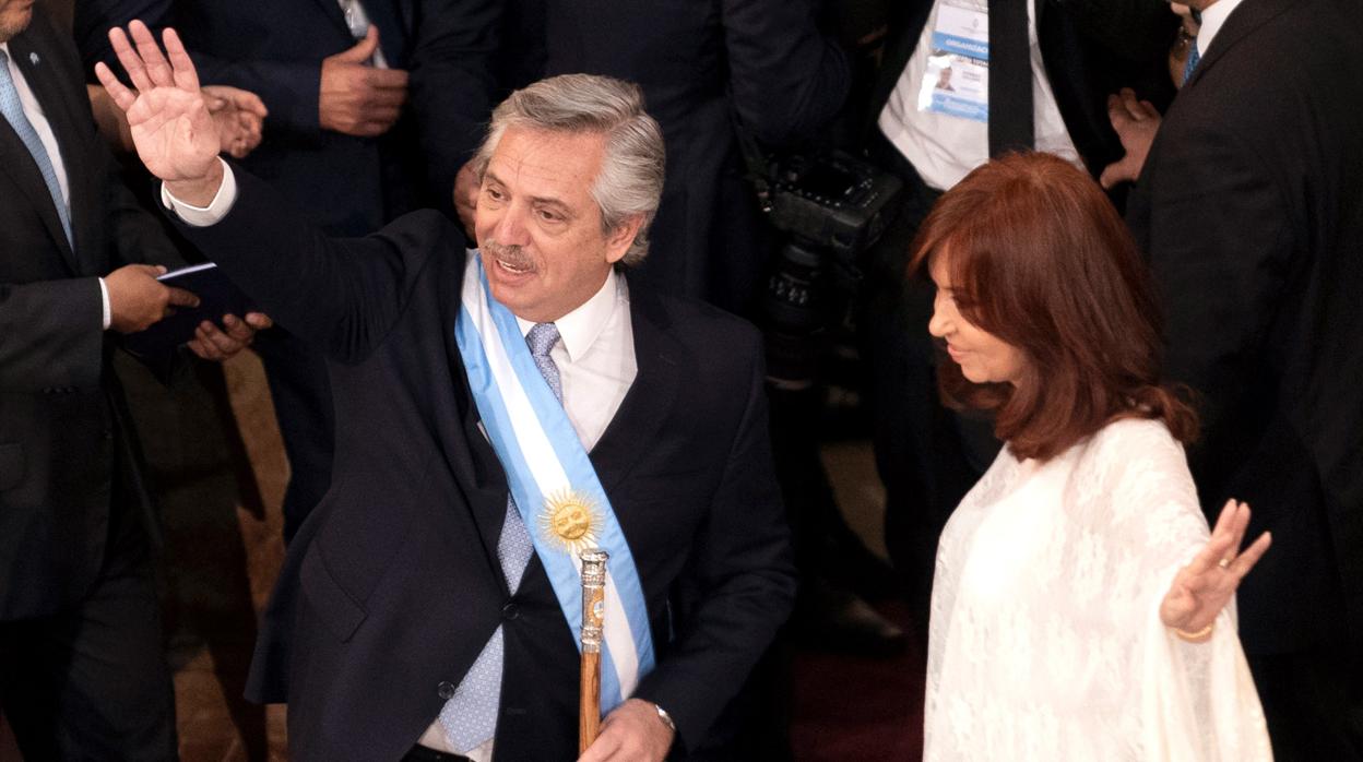 Alberto Fernández y la viuda de Kirchner saludan tras la ceremonia de investidura