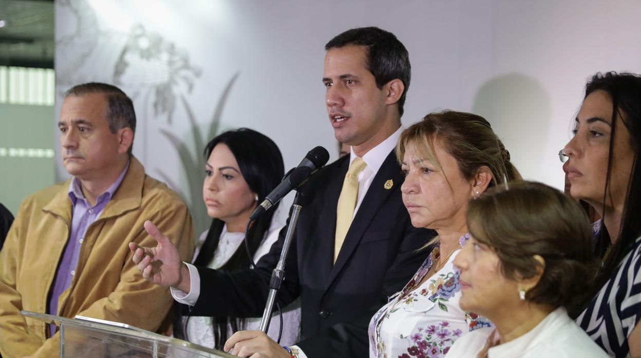 El presidente de la Asamblea Nacional, Juan Guaidó, ofrece rueda de prensa